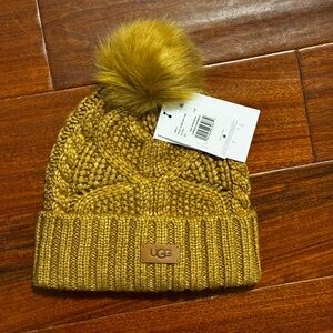 UGG Women's Cheshnut Knit Beanie with Pom